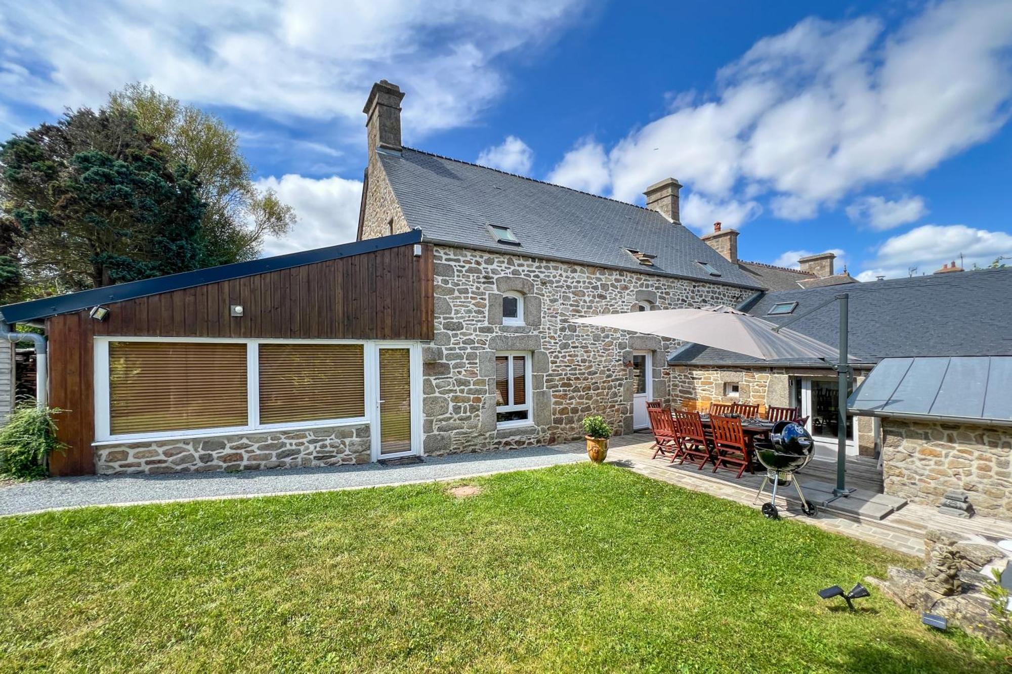 Maison En Pierre, Piscine Et Jardin Proche * Montfarville